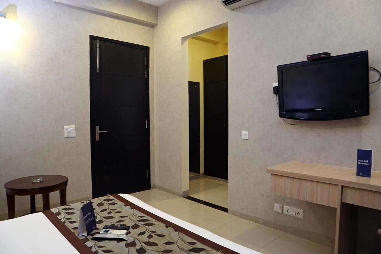 דלהי Fabhotel Signature Cyber Park מראה חיצוני תמונה