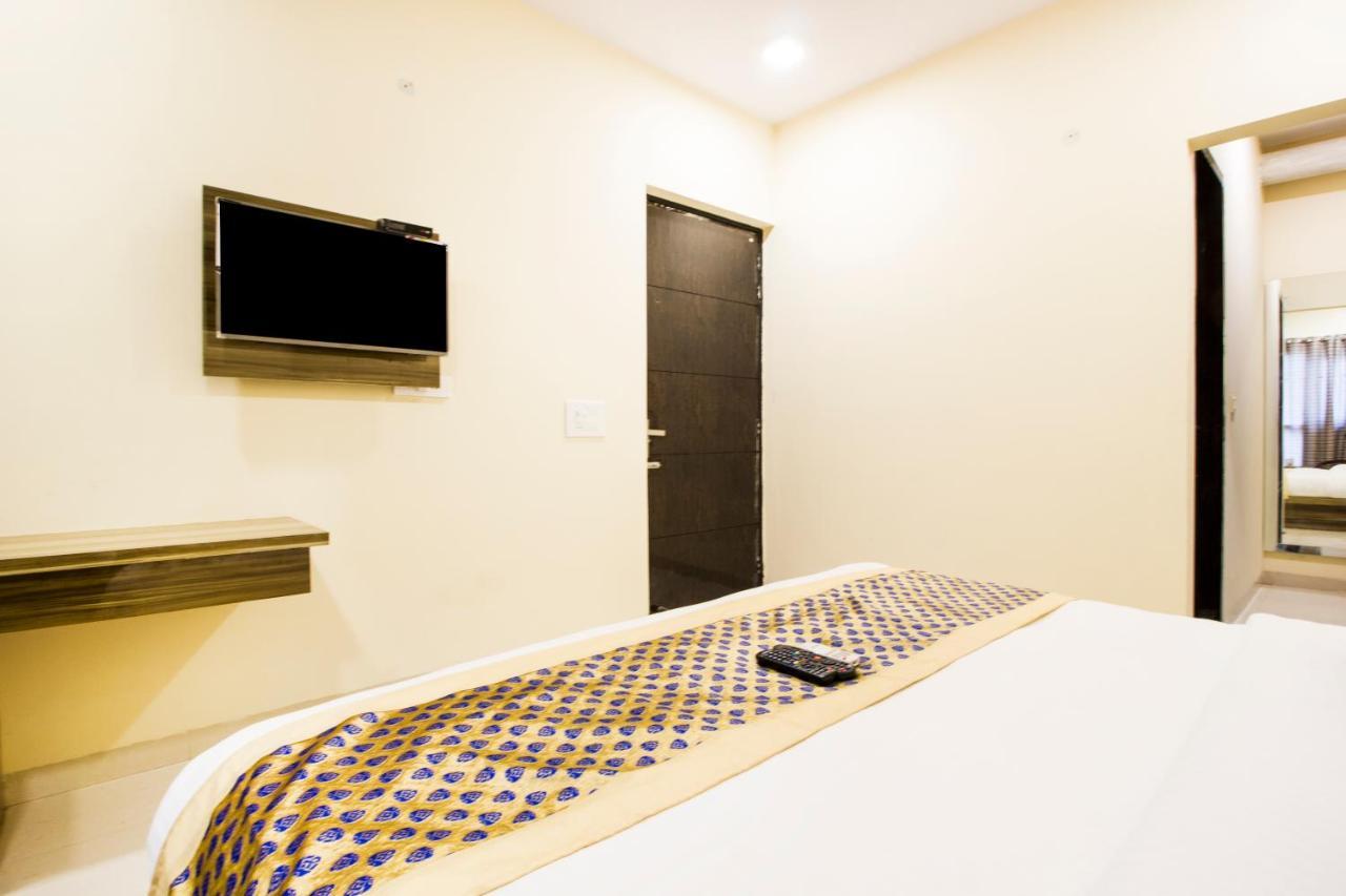 דלהי Fabhotel Signature Cyber Park מראה חיצוני תמונה