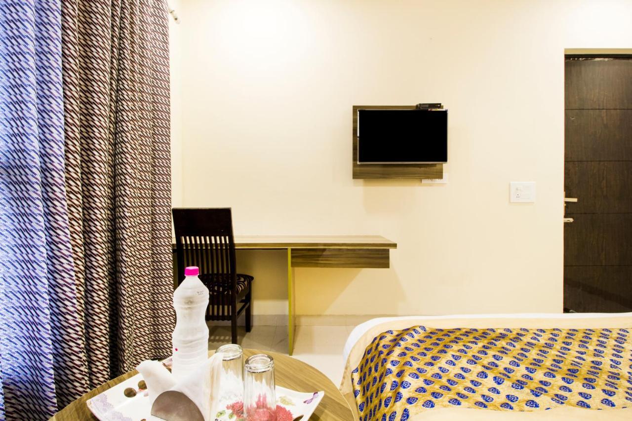 דלהי Fabhotel Signature Cyber Park מראה חיצוני תמונה
